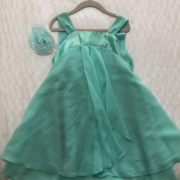 Little girl party dress. Remove able flower pin . MINT green - Picture 3 of 3